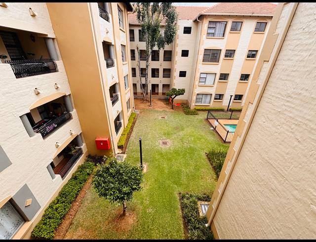 2 BEDROOM SECTIONAL TITLE FOR SALE IN NIEUW MUCKLENEUK